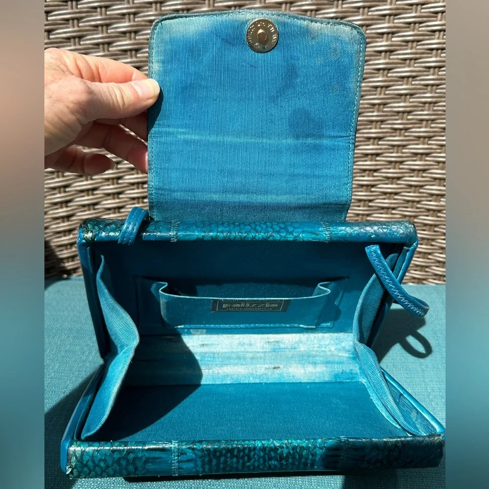 Palizzio closure teal